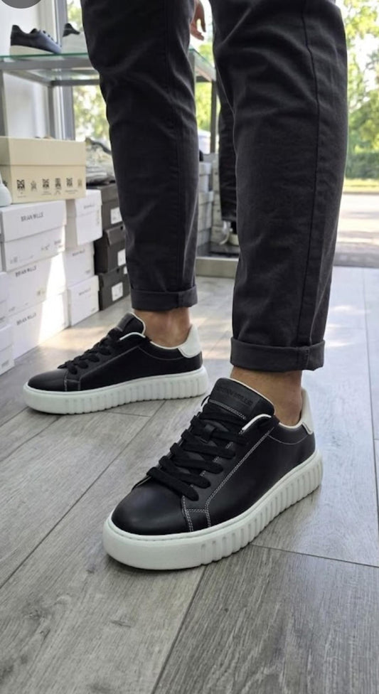 Scarpe BRIAN MILLS nera con cuciture a contrasto bianche