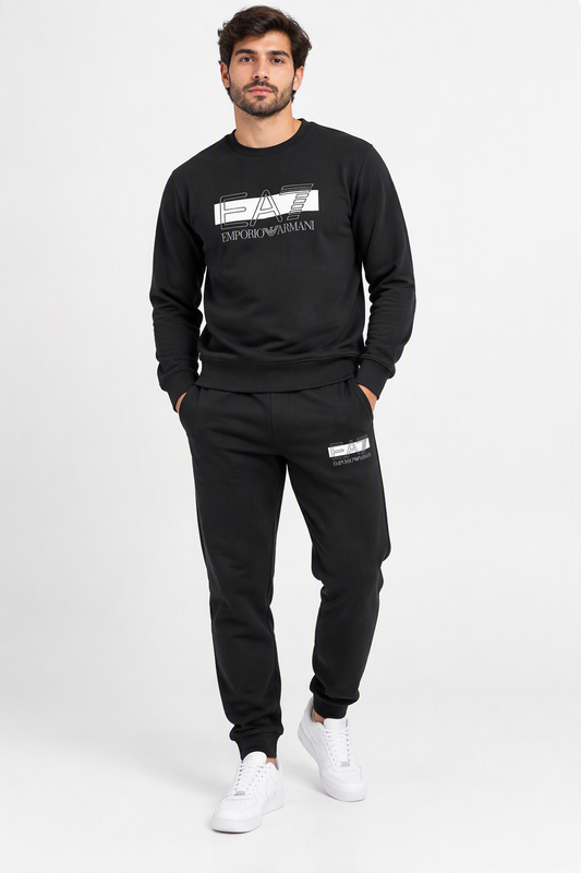 Tuta completa ARMANI nera con felpa girocollo e pantaloni coordinati.