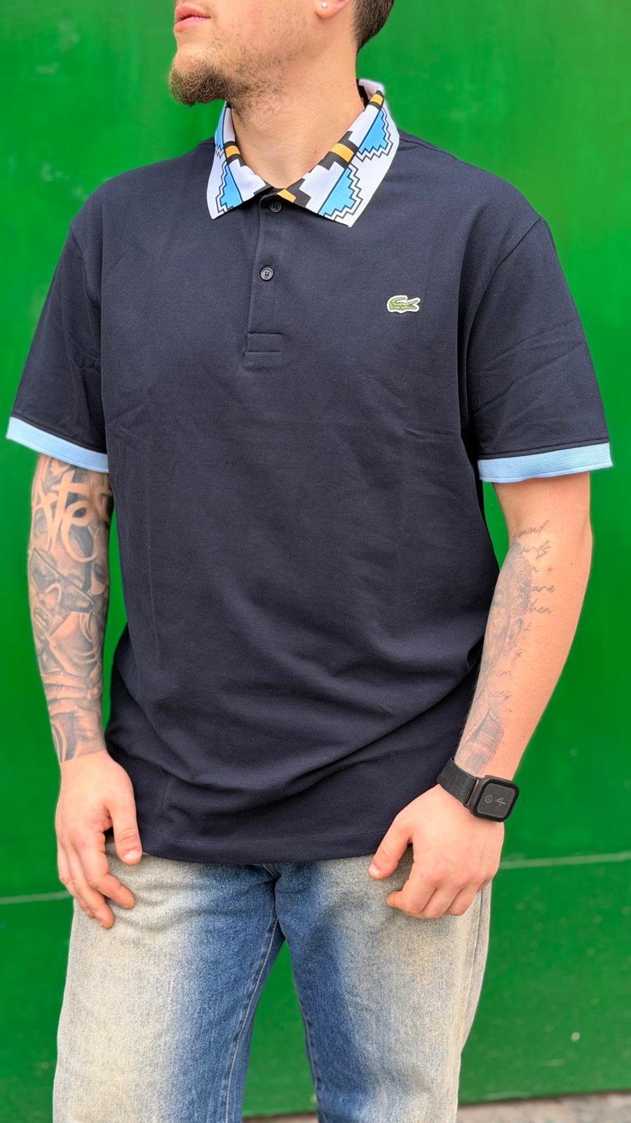 Polo LACOSTE blu con colletto fantasia