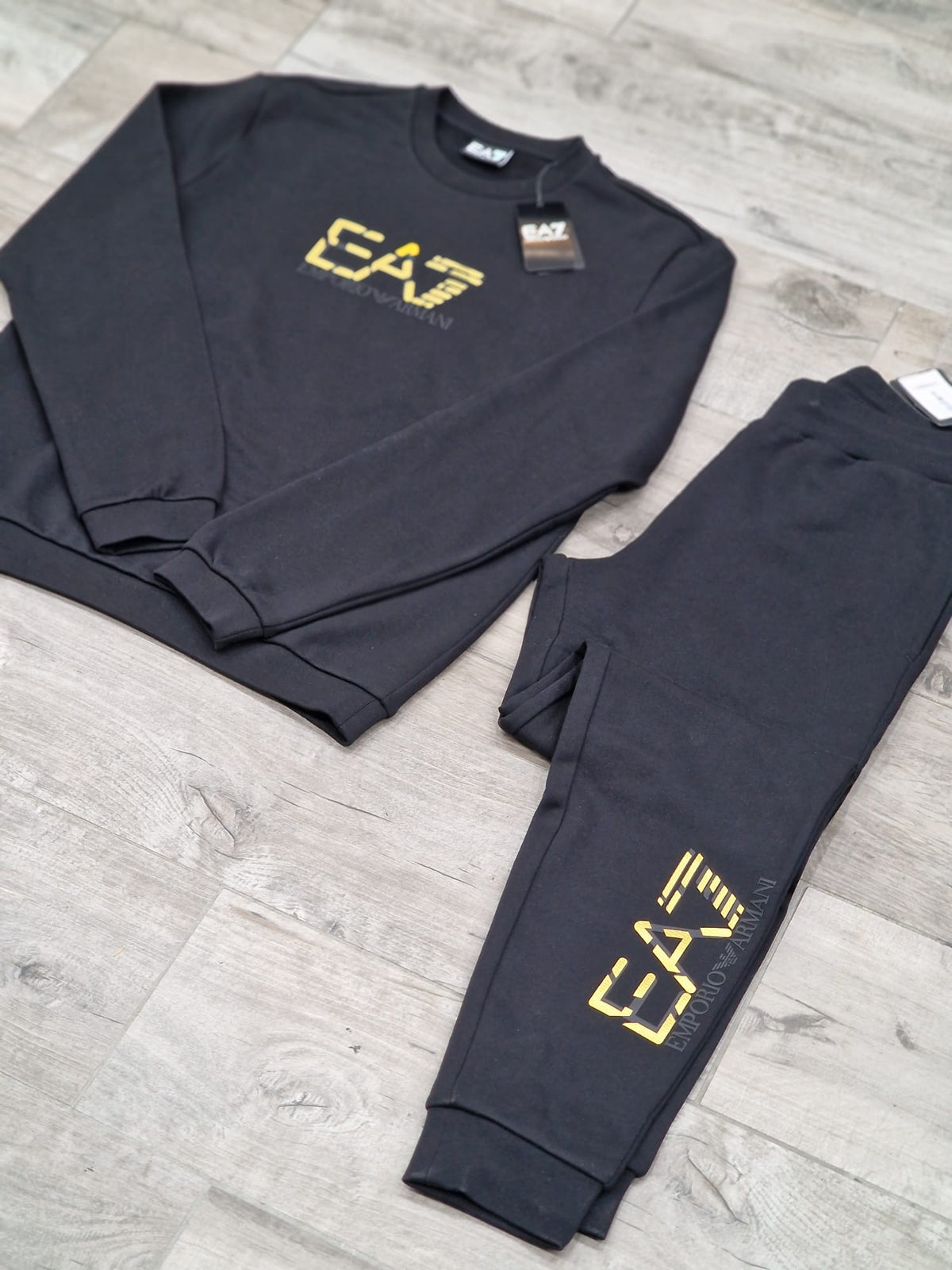Tuta ARMANI Gold stampa a rilievo