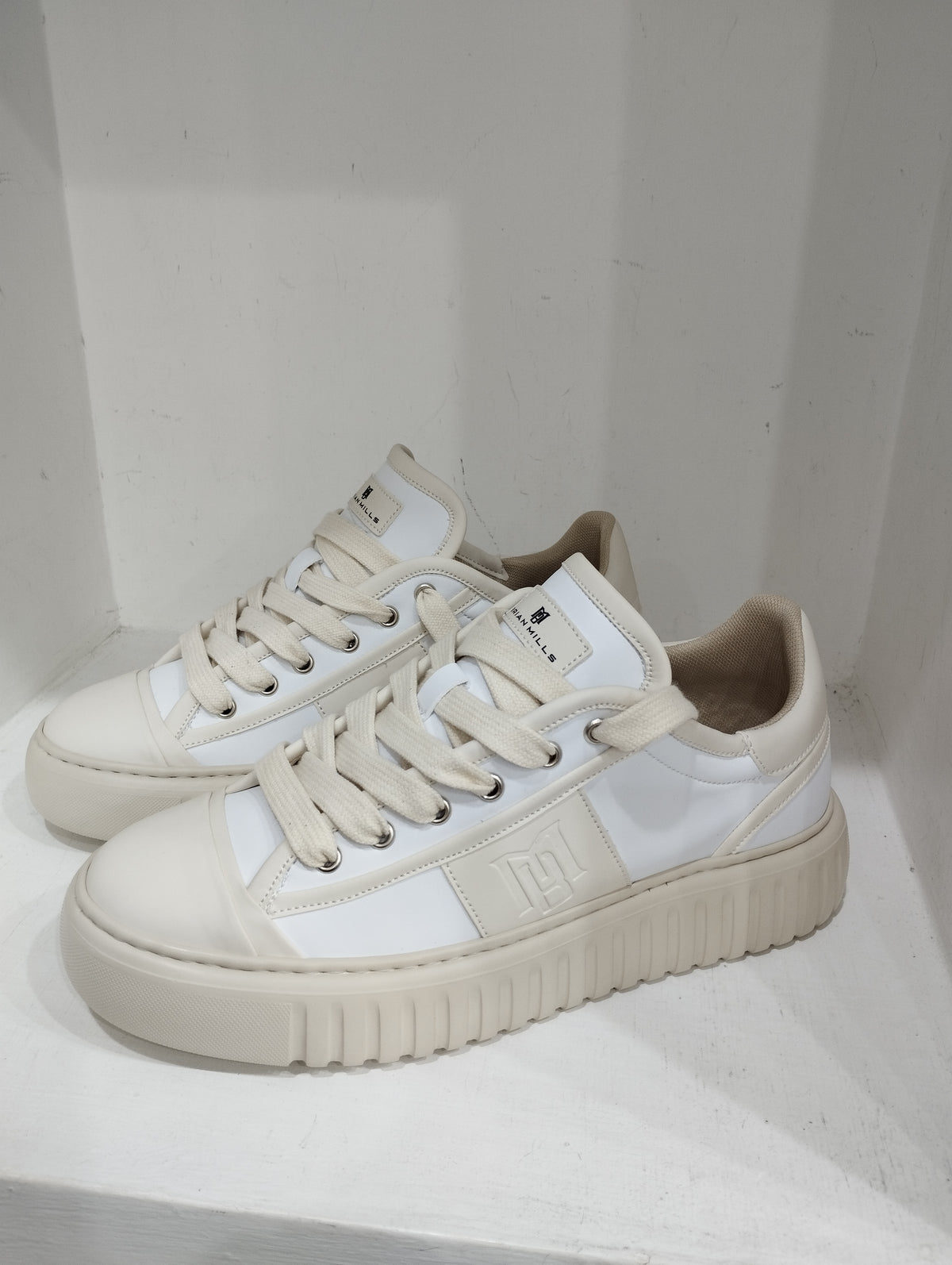 Scarpe BRIAN MILLS beige e bianco